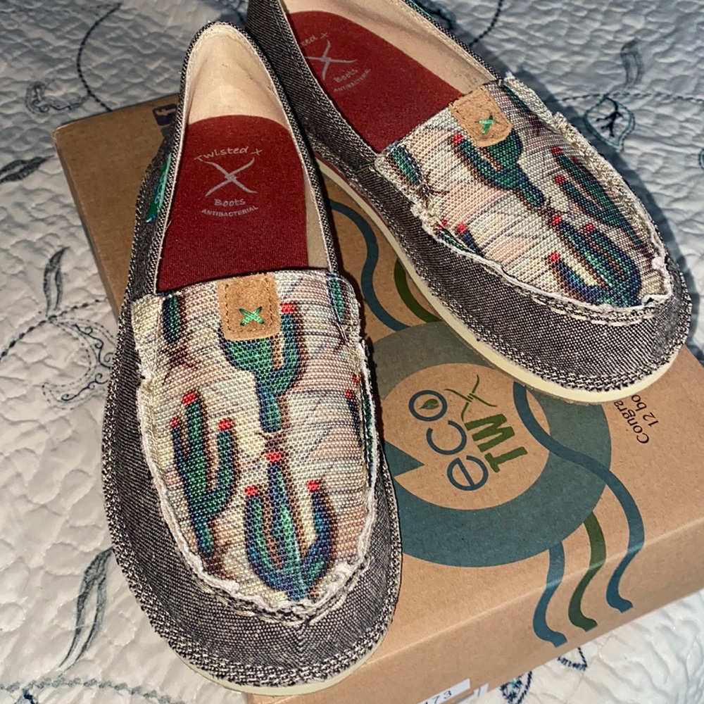 BRAND NEW TWISTED X LOAFERS